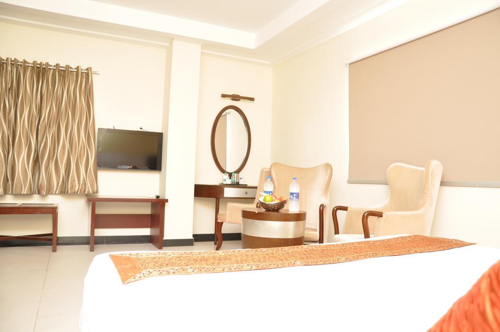 Hotel Shaans Tiruchirappalli Room photo